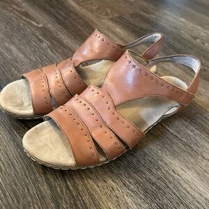 SOUL Naturalizer Women's Tan Sandals size 7 leather
